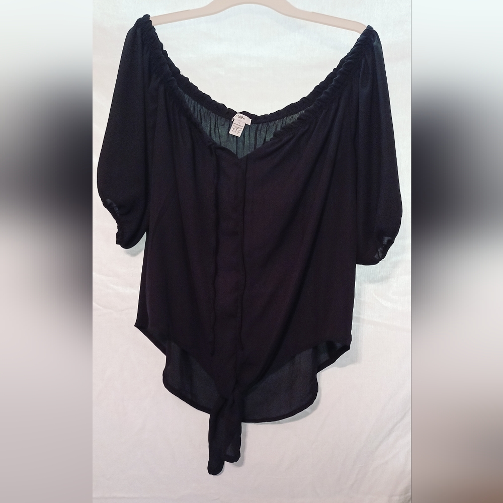 Rue21 black off shoulder shirt size 1X *NWOT*